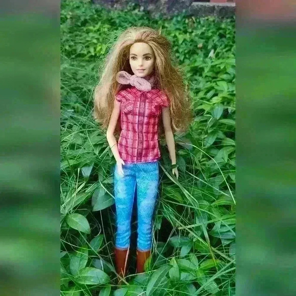 Barbie doll with boots - Picture 3 of 16